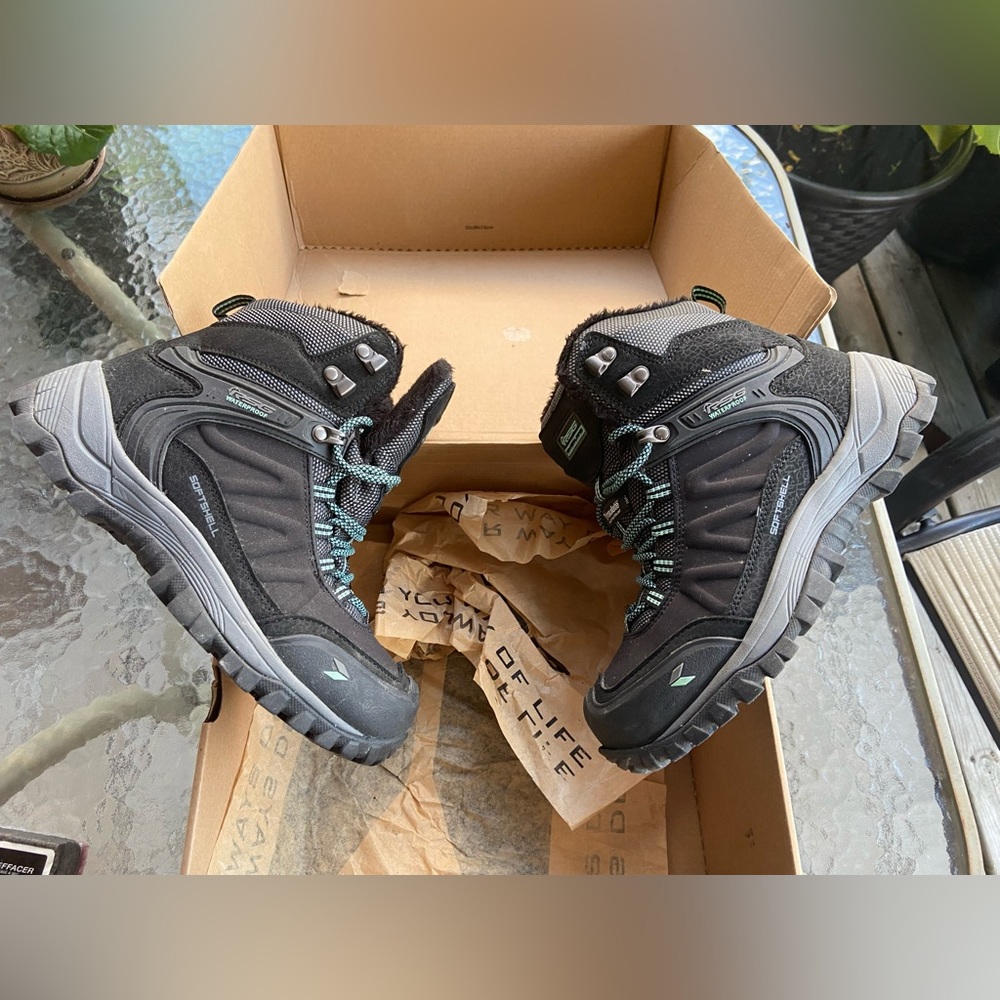 NEW in box - RSG softshell Winter Boots - Women 6